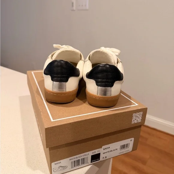 DOLCE VITA WHITE AND BLACK SNEAKERS - Picture 5 of 5